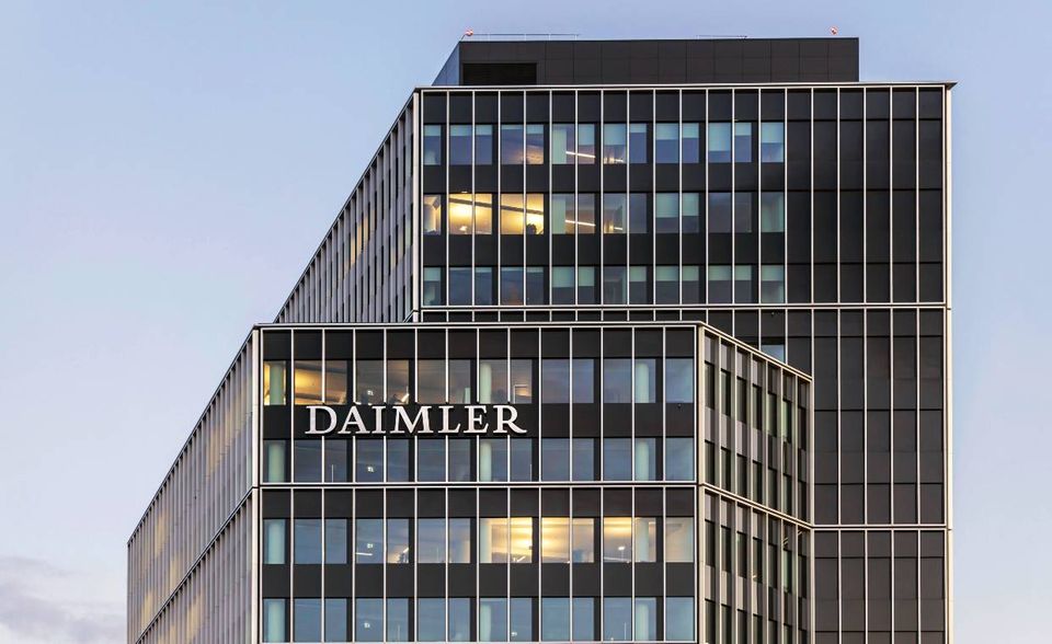 Daimler belegte als zweiter Autobauer der Top 10 Platz fünf. Die Marktkapitalisierung belief sich am 1. April 2021 auf 81,2 Mrd. Euro. Die Aktie kostete rund 75,0 Euro.