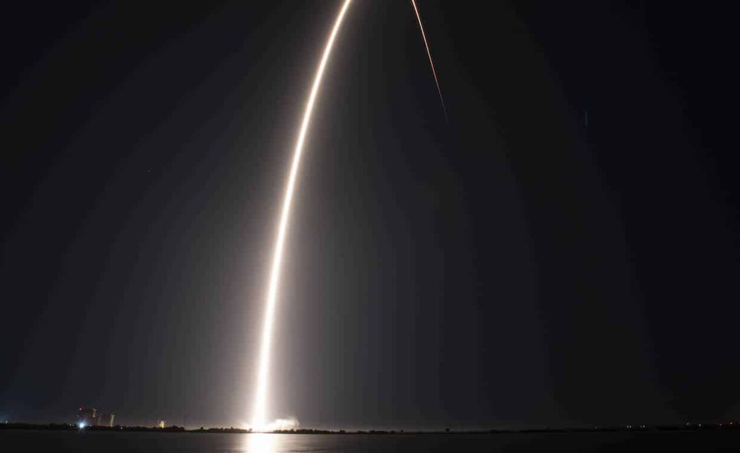 Eine Rakete von SpaceX bringt 60 Starlink Satelliten ins All. Copyright: Joe Marino