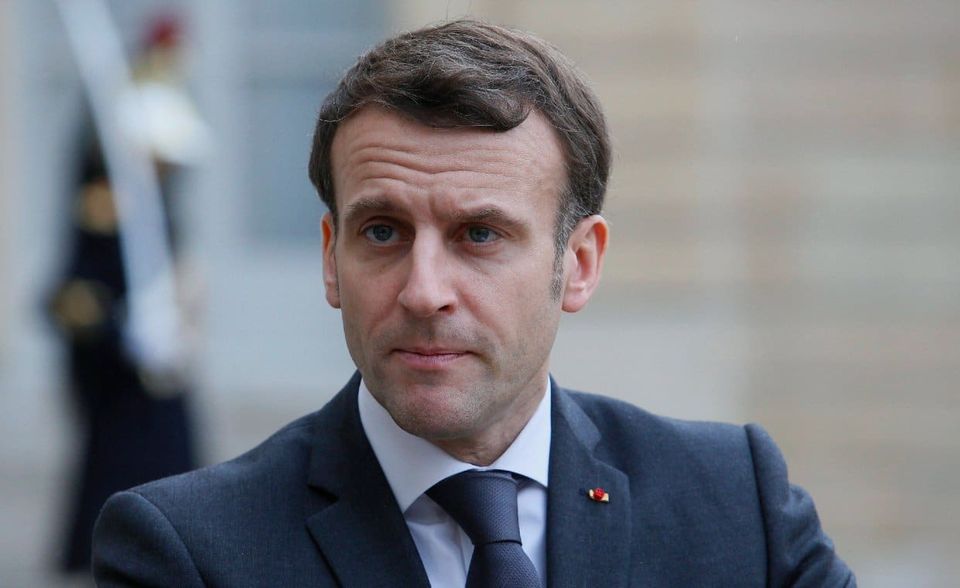 Emmanuel Macron ist seit 2017 Staatspräsident Frankreichs – und gerade einmal 43 Jahre alt. Lange Zeit galt er als Hoffnungsträger für einen Aufbruch in Europa, doch seine liberale Reformagenda droht zu scheitern. Gerade verliert er mit seiner Corona-Politik Rückhalt in der Bevölkerung. Im kommenden Jahr wählen die Franzosen ein neues Staatsoberhaupt.