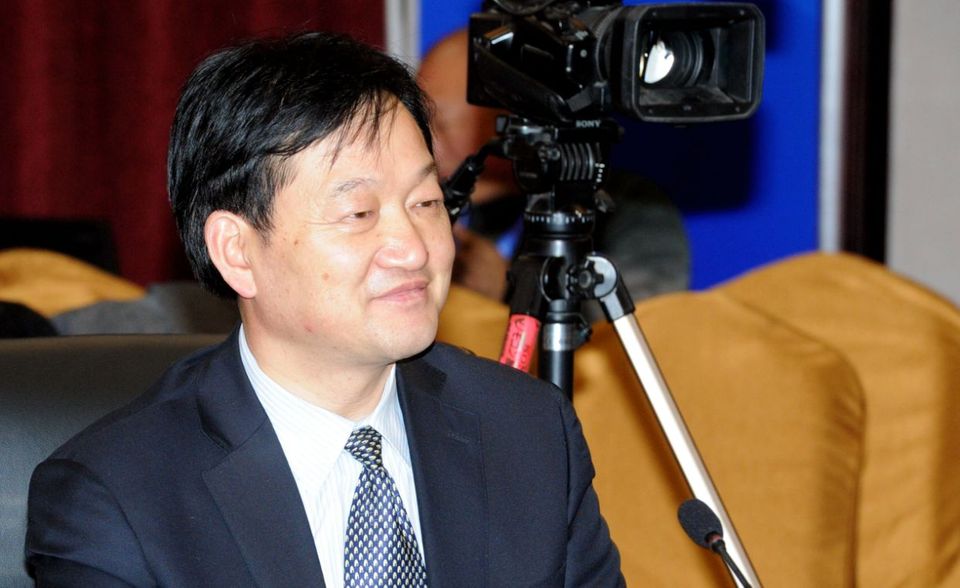 Der Chef des größten Schweinefleischproduzenten im größten Schweinefleischmarkt der Welt war im März 2021 der neuntreichste Chinese. Qin Yinglin und seine Ehefrau Qian Ying starteten ihr Unternehmen Muyuan Foodstuff laut „Forbes“ 1992 mit 22 Schweinen. Der Vorstandsvorsitzende des Konzerns kletterte von 18,5 auf 33,5 Mrd. Dollar – und verschlechterte sich damit im weltweiten Ranking um einen Platz auf Rang 44.