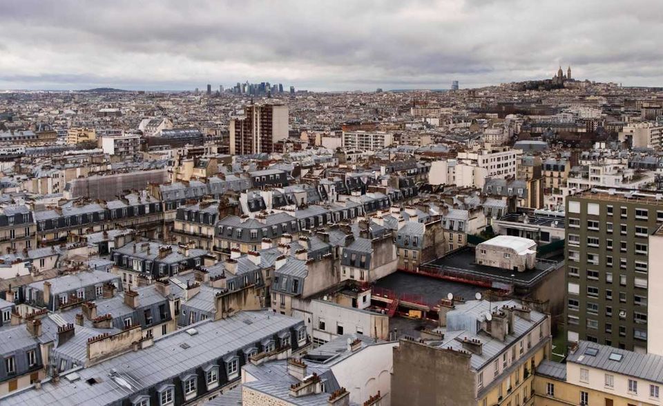 Frankreich verzeichnete trotz der Pandemie leicht sinkende Arbeitslosenzahlen. Sie verringerten sich von 8,1 auf 7,8 Prozent. Berücksichtigt man alle Überseegebiete Frankreichs, sank die Quote von 8,4 auf 8,0 Prozent.
