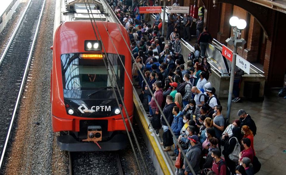 Die Metropolregion São Paulo ist mit über 21 Millionen Einwohnern einer der größten Ballungsräume der Welt. Die Companhia Paulista de Trens Metropolitanos (CPTM) verbindet die Vororte der größten Stadt Brasiliens. 2017 haben laut dem UIC-Bericht rund 863,3 Millionen Passagiere diese S-Bahnen genutzt. Das machte die CPTM in diesem Bereich zum neuntgrößten Bahnunternehmen der Welt.