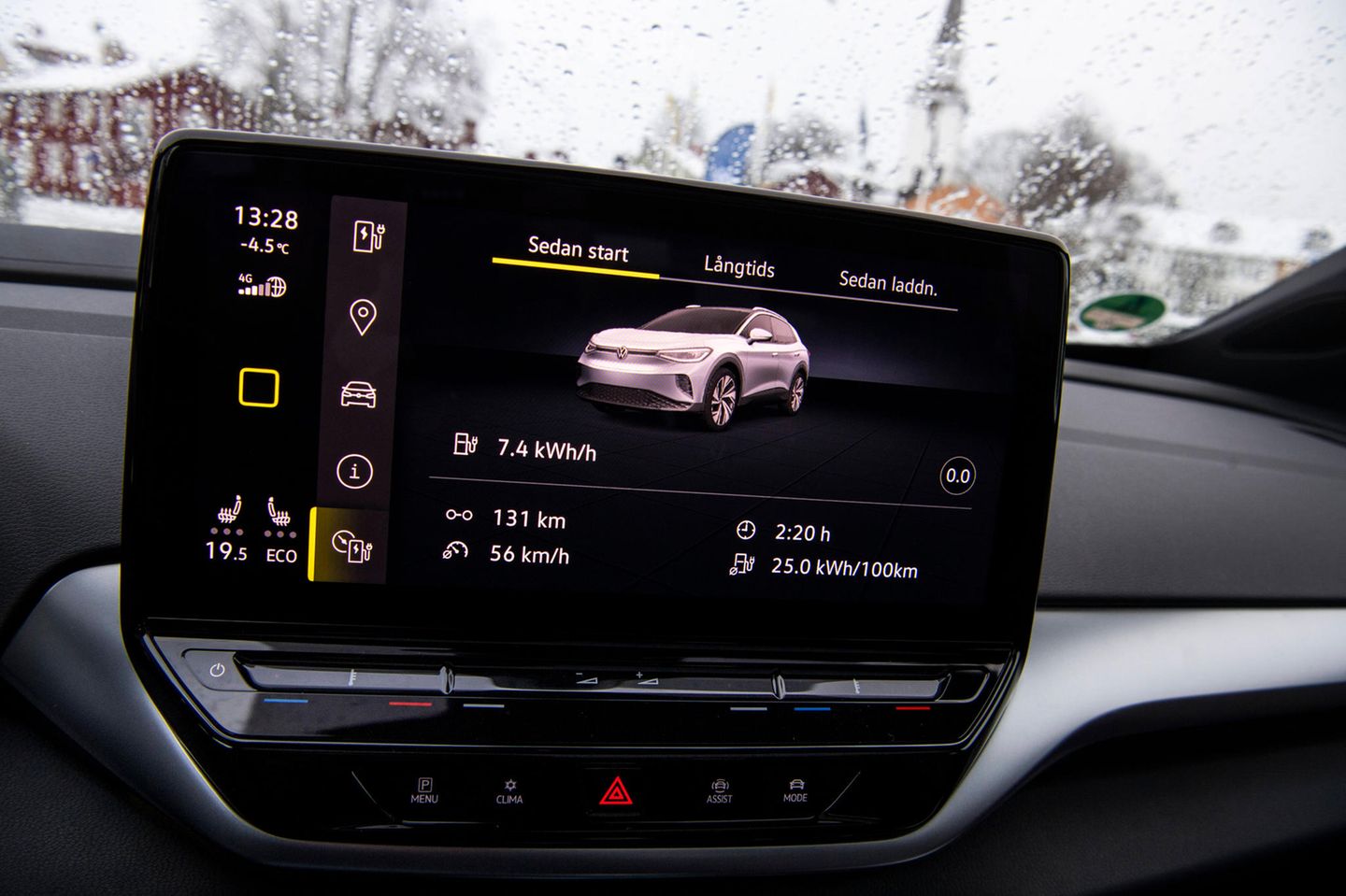 Display eines ID.4: Volkswagen setzt voll auf Elektromobilität
