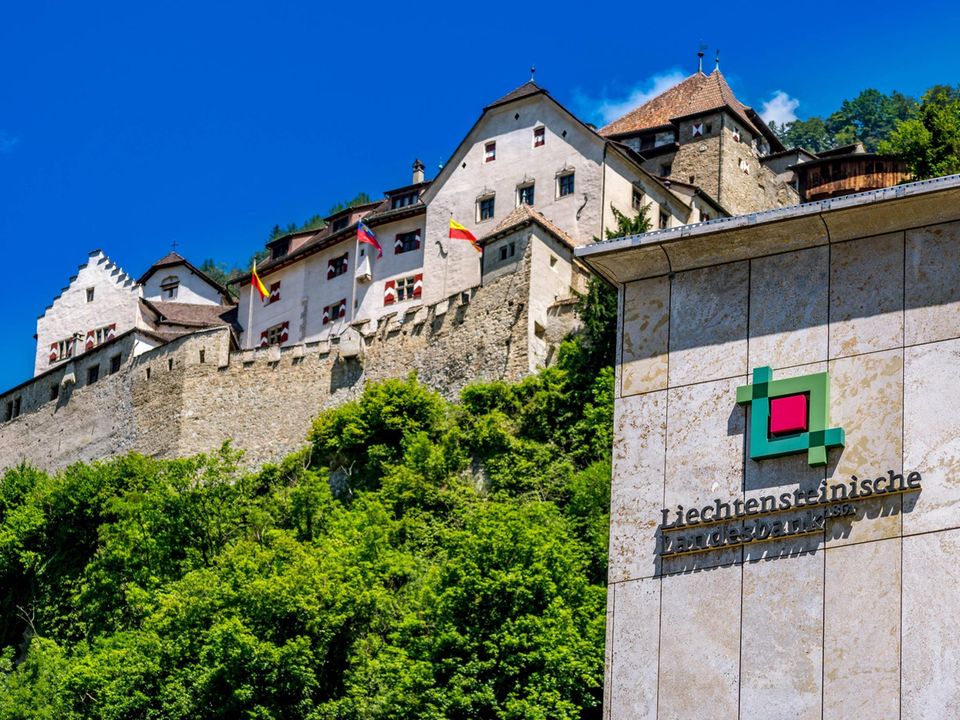 Liechtenstein kam mit 15,0 Mrd. Euro auf Platz sieben.