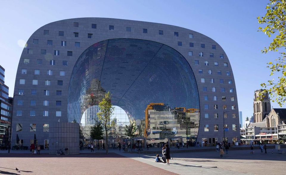 Die Niederlande sind hingegen in der Gunst deutscher Arbeitnehmer stark gestiegen. 2018 hatte es der Nachbar nicht in die Top 10 geschafft. Jetzt votierten 14 Prozent der Befragten für die Niederlande und sicherten ihnen den fünften Platz.