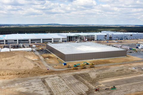 Tesla-Baustelle in Grünheide: Der US-Autobauer hat sich für Deutschland entschieden, bei anderen Unternehmen steht Deutschland nicht mehr so hoch im Kurs