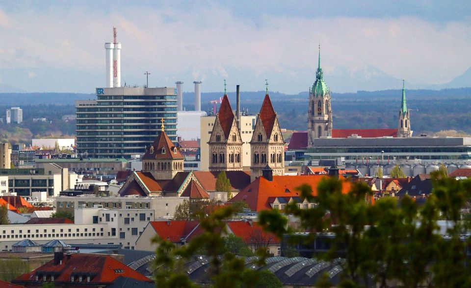 Deutschland war mit zwei Städten in den Top 7 vertreten. München hat laut EY in der Pandemie an Attraktivität gewonnen. Die Zahl der Finanzierungsrunden stieg demnach um fast 50 Prozent von 91 auf 130. Beim Investitionsvolumen landete München ebenfalls auf dem sechsten Rang. Allerdings wurde hier ein Rückgang von 1,4 auf 1,0 Mrd. Euro verzeichnet.