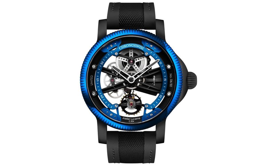 „SkelTec Azur“ von Chronoswiss Werk nach Monobloc-Prinzipien entworfen, skelettiertes Zifferblatt und Lünette in leuchtendem Blau, Handaufzug, Edelstahlgehäuse, Durchmesser 45 mm, ca. 20 900 Euro; chronoswiss.com
