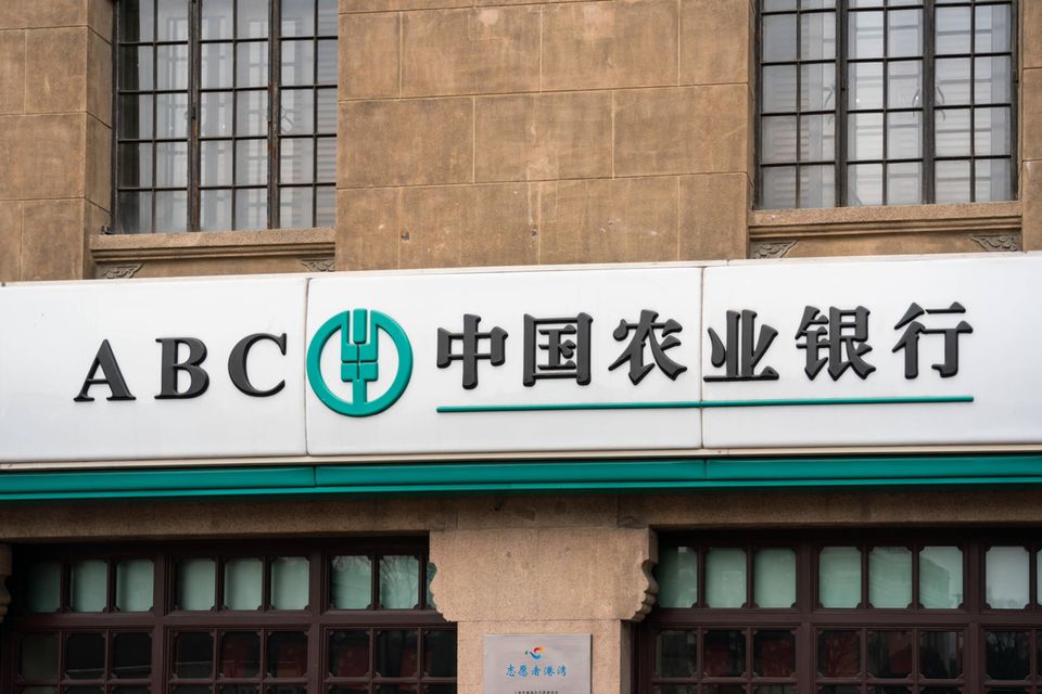 Die Agricultural Bank of China gehört zu den größten Kreditinstituten der Volksrepublik. Größter Anteilseigner ist der Staat über eine Investmentgesellschaft der Regierung und das Finanzministerium.