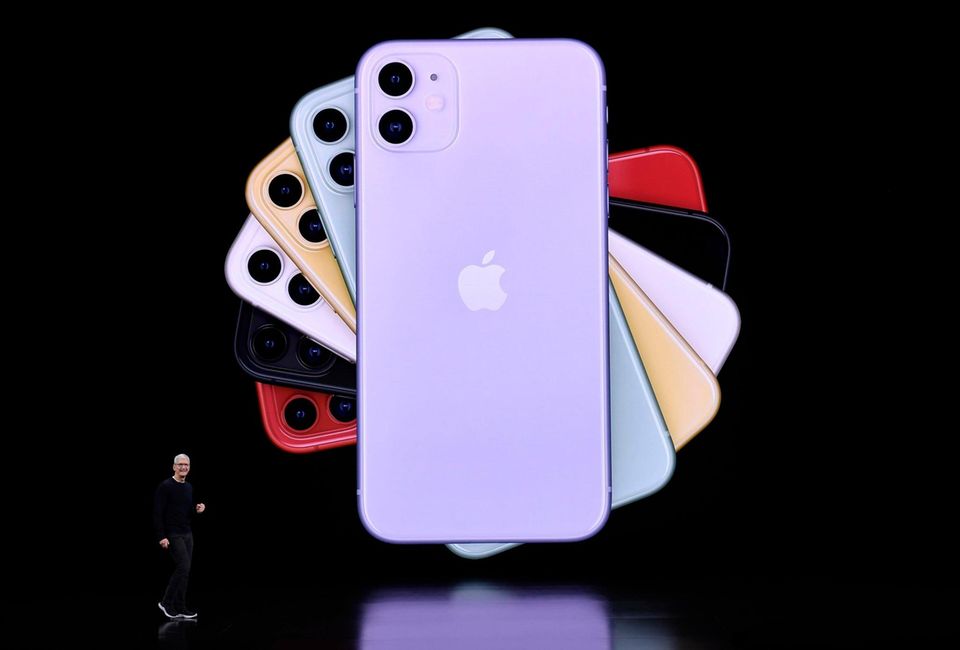 #1 USA: Apple In den Top 100 der wertvollsten Unternehmen der Welt stammten rund sechs von zehn Firmen aus den USA. Da war es nur passend, dass die Nummer eins ebenfalls an die Vereinigten Staaten ging. Apple belegte zum 13. Mai 2021 mit einem Börsenwert von rund 2 Billionen Dollar den ersten Rang. Platz drei (Microsoft, 1,8 Billionen Dollar) und vier (Amazon, 1,6 Billionen Dollar) gingen ebenfalls an die USA. Deutschland war erst auf Platz 75 mit SAP vertreten (161,2 Mrd. Dollar). Volkswagen folgte auf Platz 98 mit einer Marktkapitalisierung von 138,9 Mrd. Dollar.