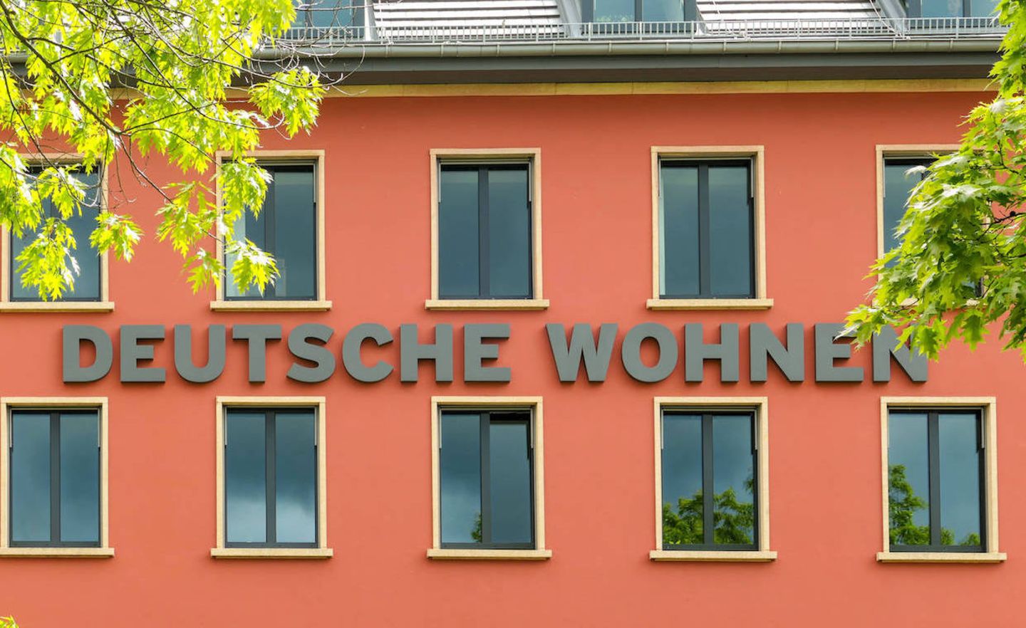 Deutsche Wohnen wird bald zu Vonovia gehören – wenn die Kartellbehörden zustimmen.