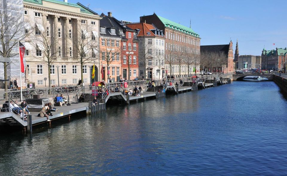 96 Prozent der Dänen können laut Eurostat mindestens eine Fremdsprache sprechen. Exzellente Bewertungen für das Unterrichtsniveau, den Zugang zu schnellem Internet und Synchronisation verhalfen Dänemark zu 67,2 Punkten und Platz drei.