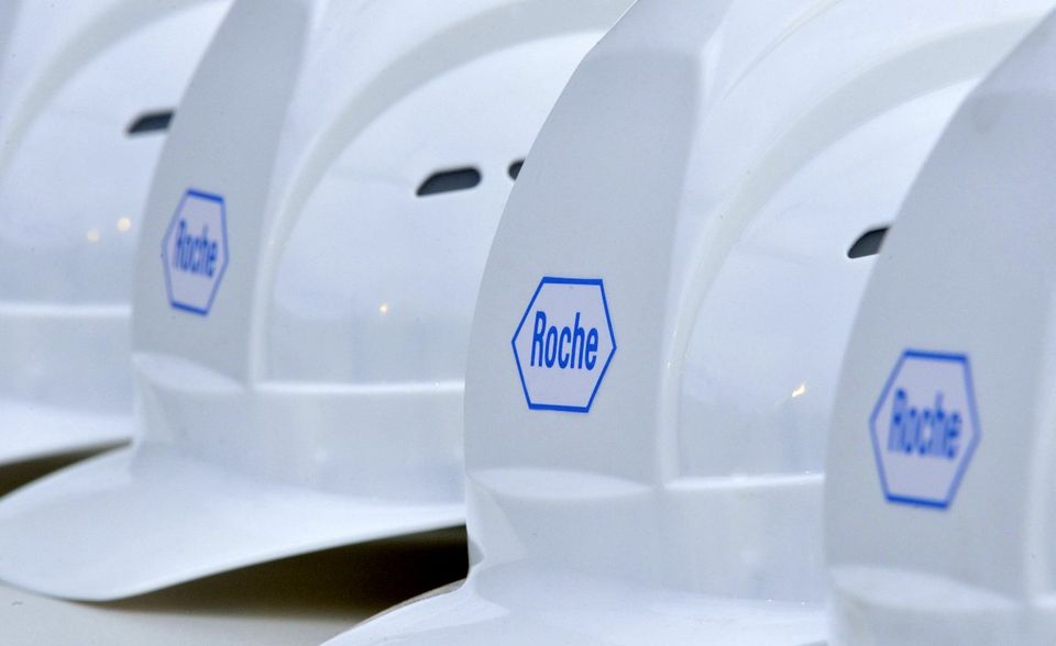 Die Schweiz ist mit zwei Pharmaunternehmen in dieser Rangliste vertreten. Knapp vor Novartis auf Platz drei kam 2021 die Roche Holding (weltweit: Platz 60). Sie punktete in erster Linie mit dem größten Marktwert der Top 7: 282,1 Mrd. Dollar. Der Gewinn lag anteilig vergleichsweise hoch: 15,2 Mrd. Dollar bei 62,1 Mrd. Dollar Umsatz. Die Vermögenswerte summierten sich den Angaben zufolge auf 97,4 Mrd. Dollar.