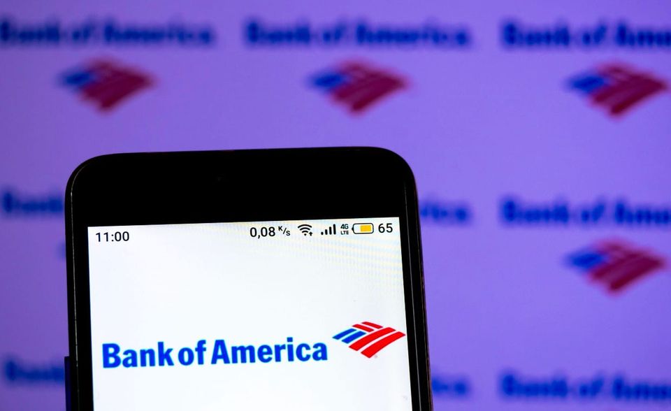 #6 Bank of America Die Bank of America war der dritte Sechstplatzierte. Sie glänzte vor allem mit Aktivposten über 2832,2 Milliarden Dollar. Umsatz (98,8 Milliarden Dollar) und Gewinn (17,9 Milliarden Dollar) fielen vergleichsweise bescheiden aus. Beim Umsatz kam die Bank of America auf den mit Abstand niedrigsten Wert in den Top 10.