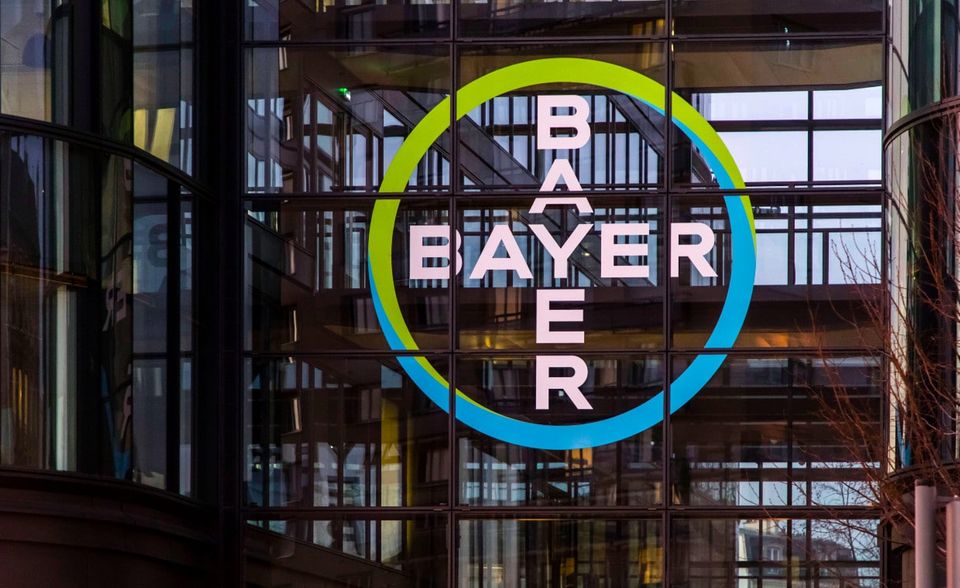 Bayer gehört ebenfalls zu den Urgesteinen im Dax. Der Chemie- und Pharmakonzern aus Leverkusen belegte mit großem Vorsprung vor Henkel Platz acht des Rankings. Der Marktwert von rund 62 Mrd. Euro reichte im Dax zum Stichtag für Platz 13.