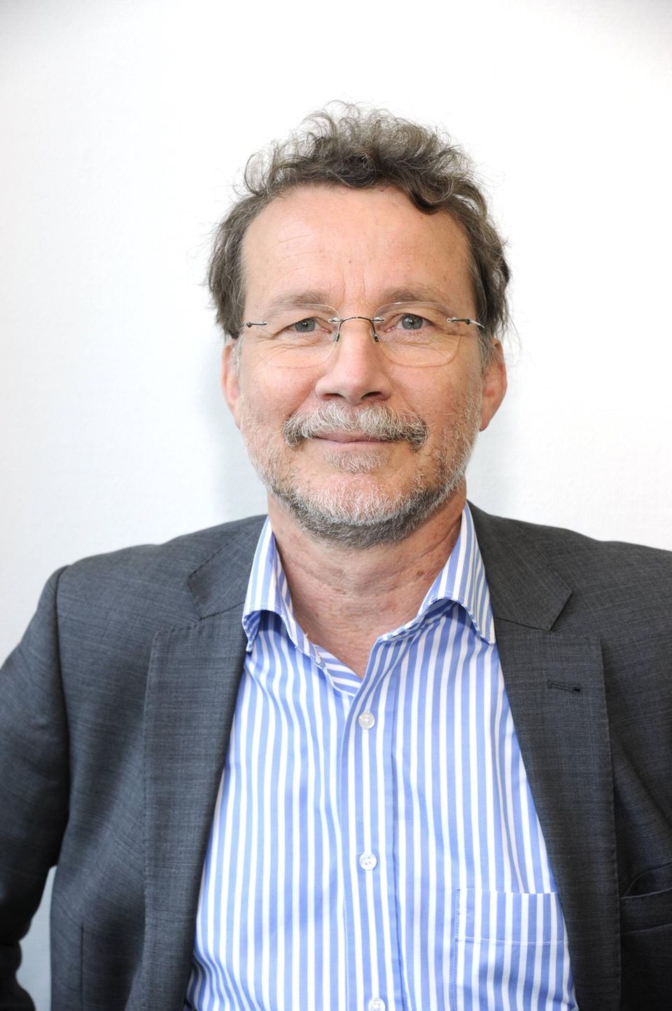 Der Wirtschfstwissenschaftler Axel Börsch-Supan kann die Aufregung in der momentanen Debatte um die Rente nicht verstehen. Er sagt: Es muss einen verlässlichen Generationenvertrag geben.