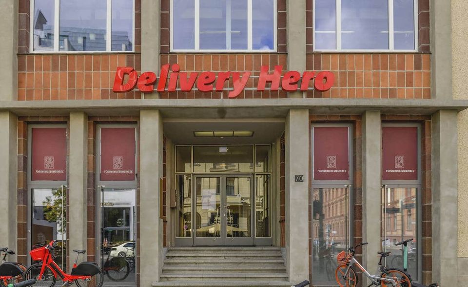 Bis Mai dieses Jahres hatte Delivery Hero zwei männliche Vorstände – jetzt sind es drei. Das Unternehmen mit Sitz in Berlin gehört zu der Gruppe der Börsen-Neulinge, die als Start-ups bekannt geworden sind. Das Umfeld ist extrem kompetitiv und wachstumsgeprägt. Gründerteams sind übrigens meist männlich. Der Anteil der Gründerinnen lag laut Female Founders Monitor bei 15,7 Prozent.