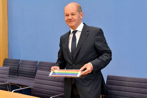 Finanzminister Olaf Scholz stellte diese Woche den Bundeshaushalt 2022 vor – und setzte dabei auch ein Zeichen für Toleranz und Vielfalt