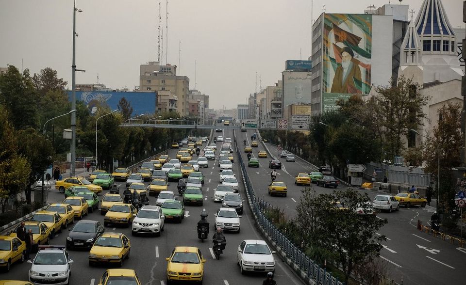 Der Iran belegte im Ranking mit 3965 Einbürgerungen den achten Platz. Er war das erste Land, aus dem mehr Frauen (2000) als Männer (1965) zu Deutschen wurden. Die neuen Bürger waren im Schnitt 35,5 Jahre alt und seit vergleichsweise kurzen 9,5 Jahre im Land.