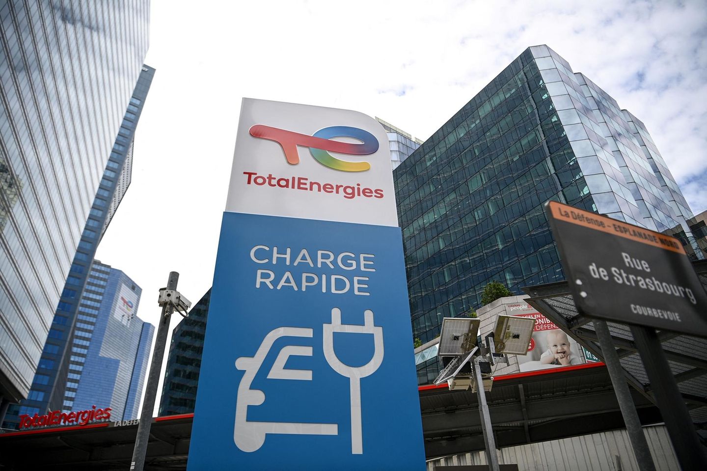 Der französische Ölkonzern heißt seit kurzem Total Energies und setzt auf Elektromobilität