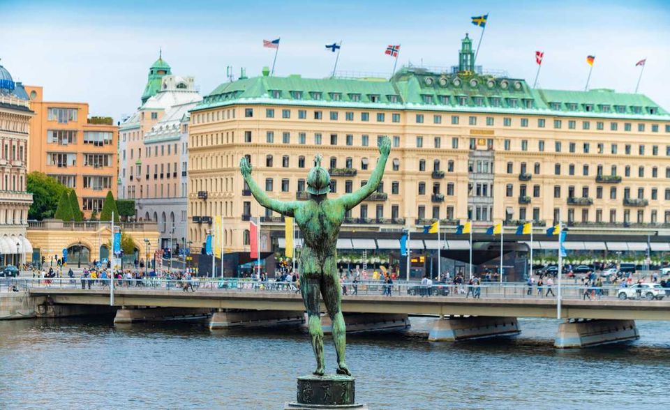#7 Luxemburg und Schweden Luxemburg und Schweden teilten sich mit jeweils 0,6 Prozent Platz sieben in der Liste der Länder mit dem geringsten Anstieg bei den Arbeitskosten 2020. Beide befanden sich allerdings bereits auf sehr hohem Niveau. Luxemburg belegte mit 41,80 Euro in der EU Platz zwei. Schweden kam in der Gesamtliste mit 39,80 Euro auf Platz vier.