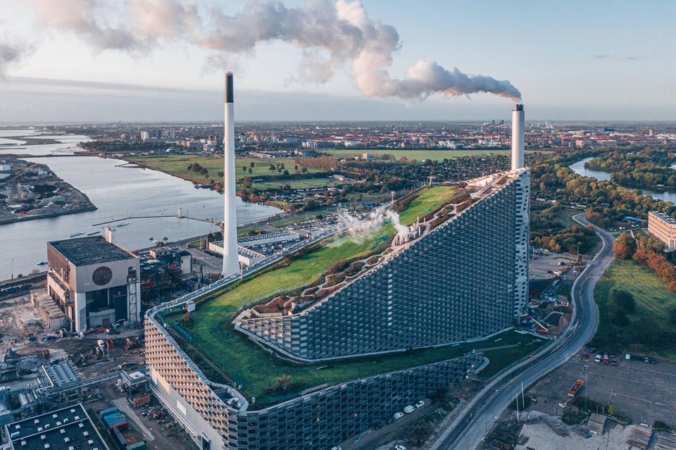 Mehr Siedlungsabfall als Deutschland haben in der EU 2019 nur vier Länder produziert, drei davon Ministaaten. Müll-Europameister war der Statistik zufolge Dänemark (844 Kilogramm). Es folgten Luxemburg (791 Kilogramm), Malta (694 Kilogramm) und Zypern (642 Kilogramm). Die niedrigsten Abfallmengen gab es in Rumänien (280 Kilogramm) und Polen (336 Kilogramm).