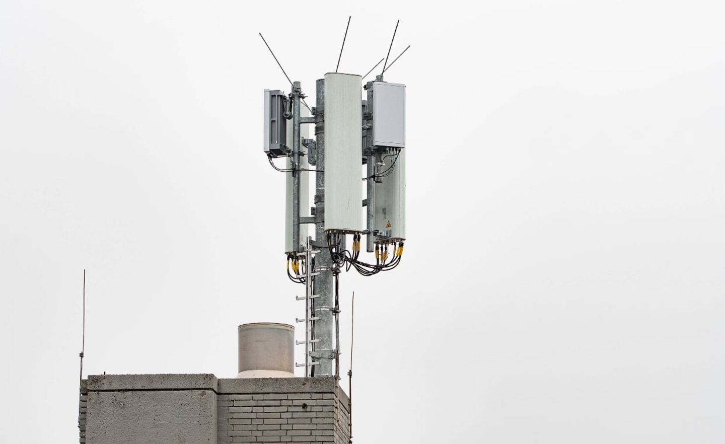 Eine 5G-Testantenne in Darmstadt. Seit Jahren bauen Mobilfunkanbieter den neuen Netzstandard auf