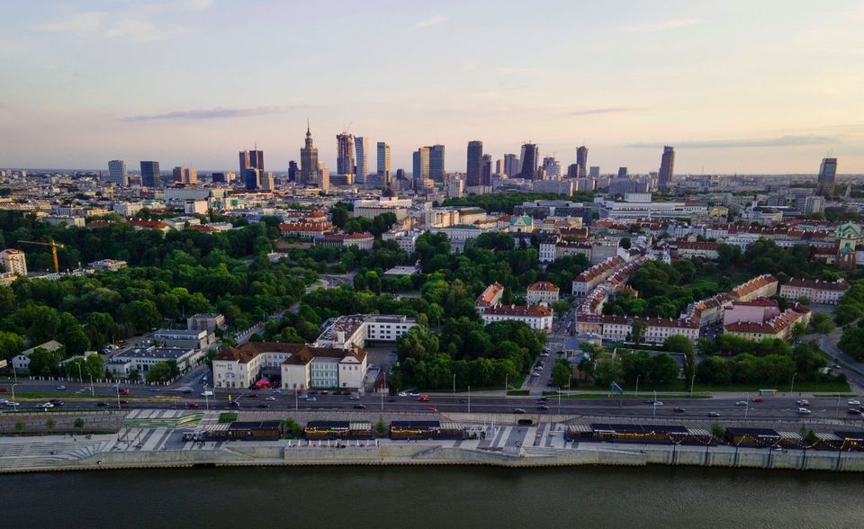 Polen war das zweite Land mit einem Plus in der Bilanz 2020. Die Zahl der ausländischen Investitionsprojekte stieg laut EY um rund zehn Prozent von 200 auf 219. Polen verbesserte sich in dem Ranking damit um einen Platz auf Rang sechs. Es kam wie die Türkei auf einen Marktanteil von rund vier Prozent.