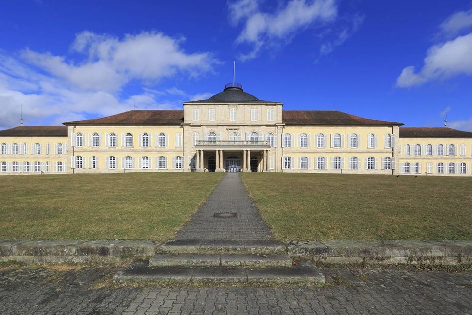 Die Universität Hohenheim beschäftigt knapp 2.000 Mitarbeiterinnen und Mitarbeiter.