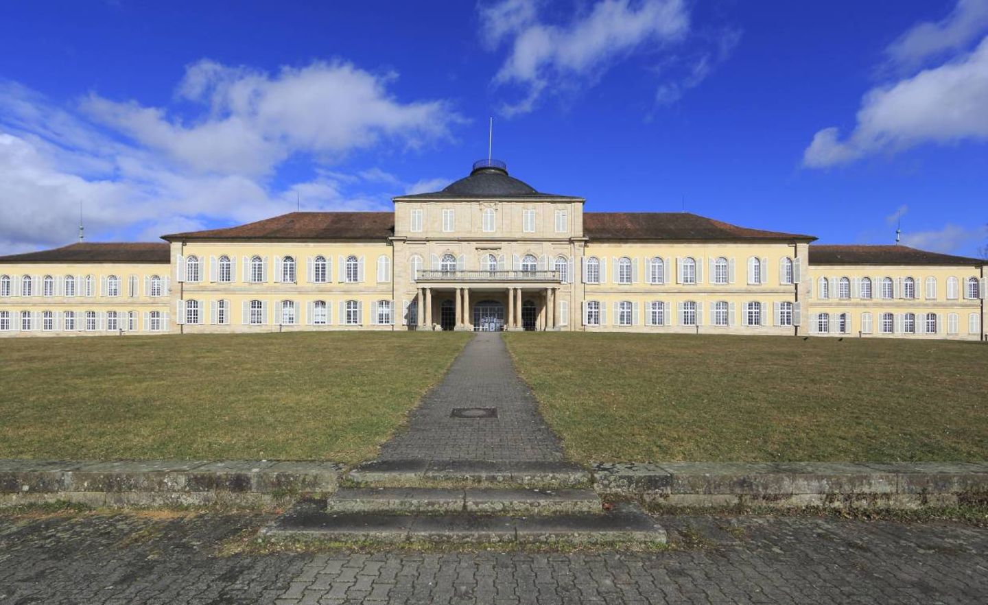 Die Universität Hohenheim beschäftigt knapp 2.000 Mitarbeiterinnen und Mitarbeiter.