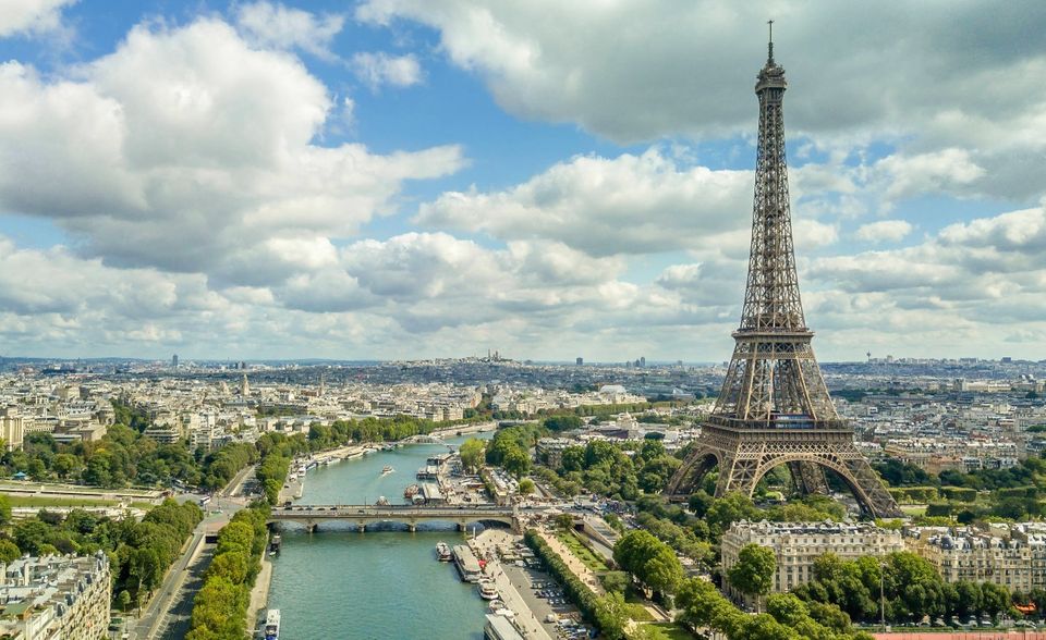 Dasselbe galt für Frankreich. Es kam im aktuellen Reise-Barometer von YouGov mit einer Zustimmungsrate von 19 Prozent auf Platz sechs für Deutschland. Insbesondere die französische Hauptstadt zieht demnach auch wieder Touristen aus Übersee an. Paris befand sich in den Rankings für die USA, Japan und Australien unter den zehn beliebtesten Reisezielen.