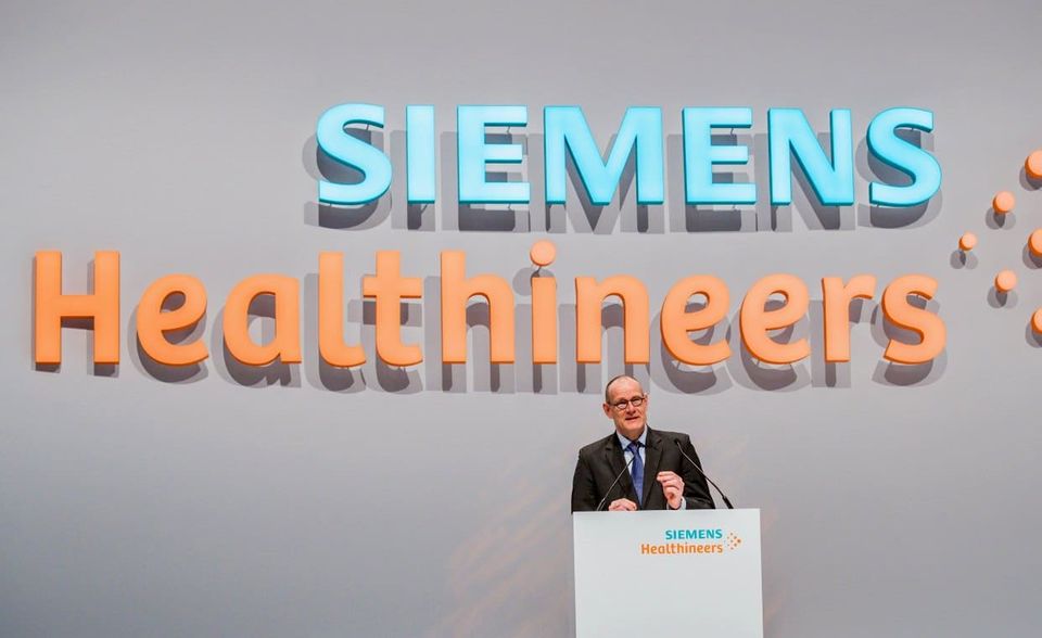 Bernd Montag von Siemens Healthineers kam auf Glassdoor auf 97 Prozent Zustimmung. Das bedeutete Platz neun im Ranking der beliebtesten Manager unter deutschen Nutzern der Plattform. Der promovierte Physiker ist seit Februar 2015 CEO des Unternehmens, in dem die Tochtergesellschaften für die medizintechnischen Aktivitäten der Siemens AG zusammengefasst sind. Der Hauptsitz befindet sich in Erlangen. Der gebürtige Münchner kam 1995 zu dem Konzern.