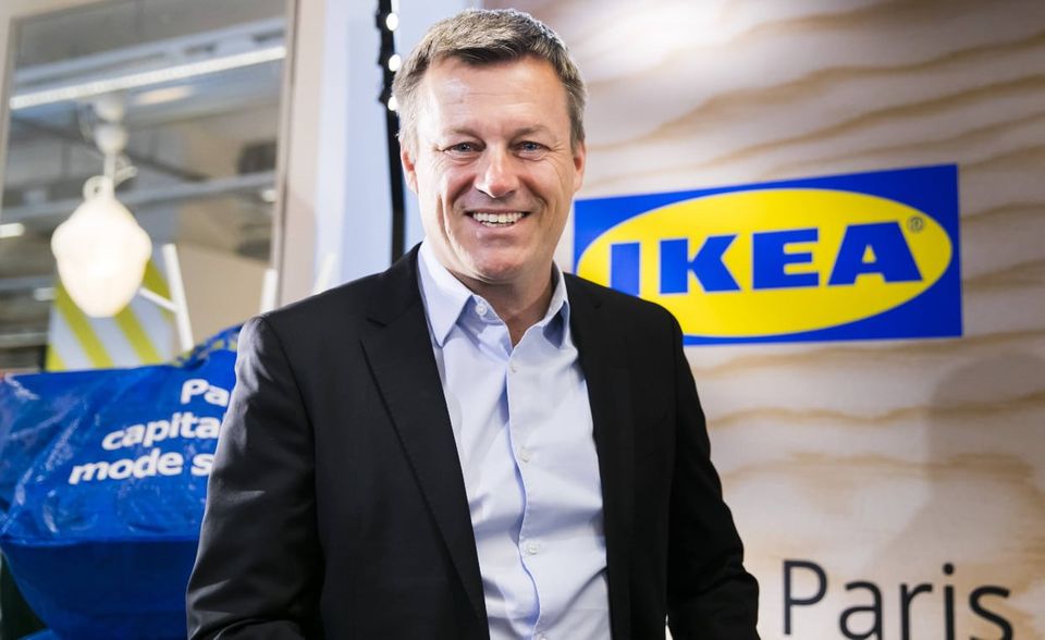 Jesper Brodin ist der beliebteste ausländische Manager der deutschen Glassdoor-Nutzer in den Top 5. Der Schwede ist CEO der Ingka Group mit Sitz im niederländischen Leiden. Sie kontrolliert den Großteil der Ikea-Niederlassungen. Brodins Laufbahn bei Ikea begann als Manager im Einkauf in Pakistan. 1999 wurde er Assistent von Firmengründer Ingvar Kamprad und dem damaligen CEO Anders Dahlvig. Dem folgte er 2017 nach. Der Ikea-Chef kam im Ranking auf 99 Prozent Zustimmung.