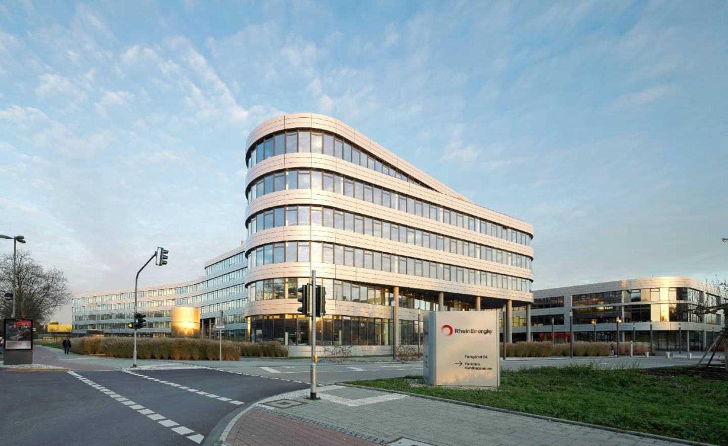 Verwaltungsgebäude der RheinEnergie am Parkgürtel in Köln Ehrenfeld