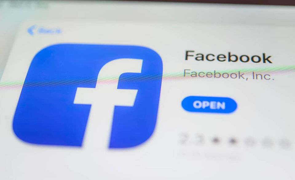 Auch Facebook-Angestellte müssen sich vor einer Rückkehr ins Büro gegen Covid-19 impfen lassen. Die Umsetzung der Impflicht für Angestellte in den US-amerikanischen Büros soll laut Personalchefin Lori Goler von den Bedingungen und Vorschriften vor Ort abhängen. Wie es mit den Standorten außerhalb der USA weitergeht, wird noch geprüft.