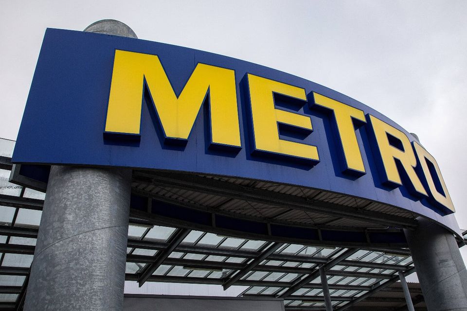 #9 Metro AG Das Großhandelsunternehmen Metro liegt mit einem Umsatz von 25,6 Mrd. Euro auf dem neunten Platz des Rankings. Der erste Großmarkt der Metro wurde 1964 in Mülheim an der Ruhr eröffnet, heute gibt es mehr als 100 Märkte in Deutschland.