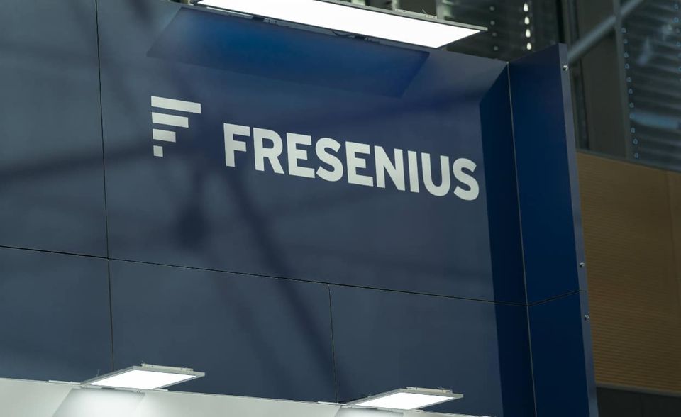 Fresenius landet mit einem Umsatz von 36,3 Mrd. Euro auf dem siebten Platz des DDW-Rankings. Der Gesundheitskonzern liefert Produkte und Dienstleistungen zum Beispiel für die Dialyse und die Patientenversorgung.