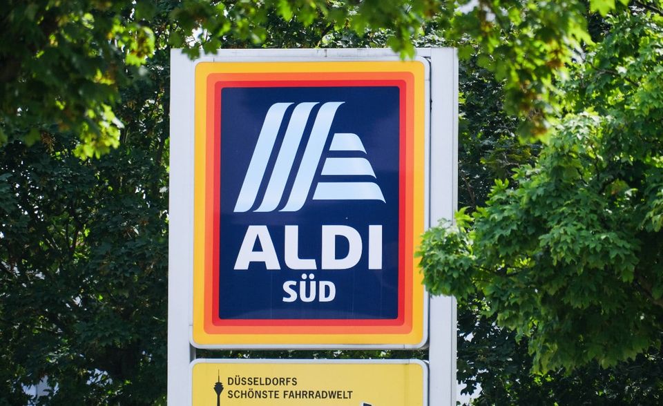 #3 Aldi Discounter (Nord+Süd) Aldi besteht aus den zwei separaten Unternehmensgruppen Aldi Nord und Aldi Süd. Im DDW-Ranking werden beide zusammengerechnet und landen so mit einem Umsatz von 106,3 Mrd. Euro auf dem dritten Platz.