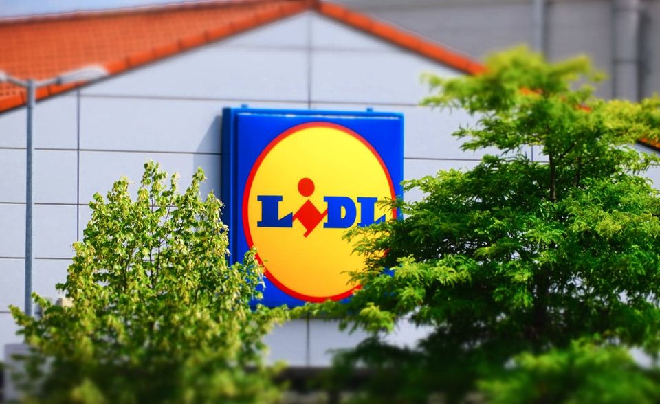 #2 Schwarz Gruppe Auch auf dem zweiten Platz findet sich ein Handelsunternehmen. Die Schwarz Gruppe – zu der unter anderem Lidl und Kaufland gehören – ist Europas größtes Handelsunternehmen und mit einem Umsatz von 113,3 Mrd. Euro das zweitgrößte Familienunternehmen Deutschlands.