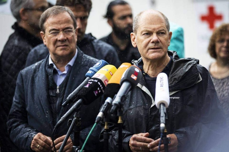 Unions-Kanzlerkandidat Laschet und sein Konkurrent von der SPD, Olaf Scholz, bereisten diese Woche gemeinsam die Flutgebiete in Nordrhein-Westfalen