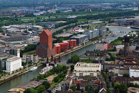 Gleiches gilt für Duisburg. Aufgrund zwei neuer Hochsteuer-Städte in den Top Ten, wirkte sich auch hier die Grundsteuer B mit 724 jährlich nicht allzu stark auf die Platzierung aus – und das, obwohl der Hebesatz für die Grundsteuer auf 855 Prozent stieg.