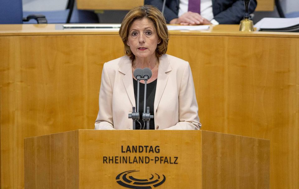 Rheinland-Pfalz kam im vorläufigen Ranking des Statistischen Bundesamts auf Platz acht. Die Verbindlichkeiten stiegen demnach verglichen mit dem 31. März 2020 von 29,7 auf 31,4 Mrd. Euro. Die Statistiker berücksichtigten in ihrer Analyse Verbindlichkeiten der Länderebene beim nicht-öffentlichen Bereich, ohne die Schulden der Gemeinden. Im Bild: Ministerpräsidentin Malu Dreyer