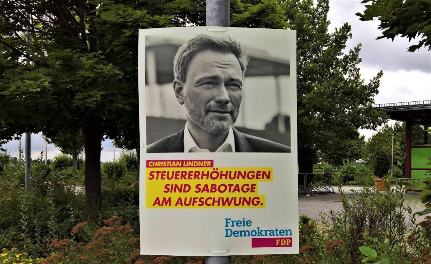 Die FDP lehnt Steuererhöhungen strikt ab, sie fordert im Gegenteil sogar Steuersenkungen