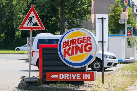 Hinweisschild eines Burger King-Restaurants in Düsseldorf