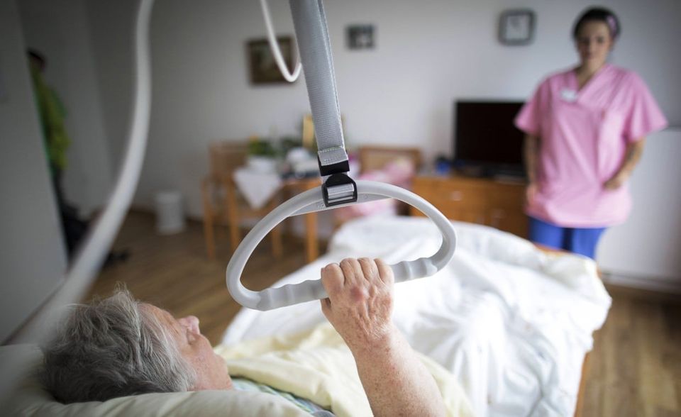 #4 Stationäre und teilstationäre Pflege Neben der ambulanten ist auch die (teil-)stationäre Pflege in den vergangenen zwei Jahrzehnten stark gewachsen. Hierzu gehören Altenpflegeheime sowie Einrichtungen der Tages-, Nacht- und Kurzzeitpflege. Die Statistikbehörde verzeichnete zuletzt 739.000 Beschäftigte. Das waren 40 Prozent mehr als im Jahr 2000 (443.000).