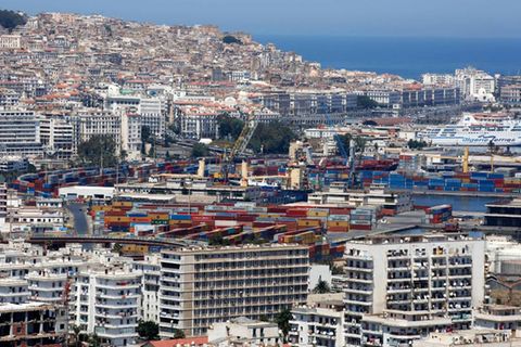 Libyens Nachbarland Algerien landete mit der Hauptstadt Algiers auf dem fünftletzten Platz des Städte-Rankings. Die Metropole verschlechterte sich in der Pandemie von Platz 132 auf 136. Die Stabilität wurde nur noch mit 35 Punkten bewertet, fast ein Drittel weniger als noch 2019. In der Kategorie „Infrastruktur“ fuhr Algiers mit 30,4 Punkten den zweitschlechtesten Wert der Schlussgruppe ein.