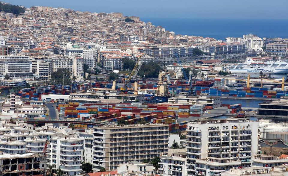 Libyens Nachbarland Algerien landete mit der Hauptstadt Algiers auf dem fünftletzten Platz des Städte-Rankings. Die Metropole verschlechterte sich in der Pandemie von Platz 132 auf 136. Die Stabilität wurde nur noch mit 35 Punkten bewertet, fast ein Drittel weniger als noch 2019. In der Kategorie „Infrastruktur“ fuhr Algiers mit 30,4 Punkten den zweitschlechtesten Wert der Schlussgruppe ein.