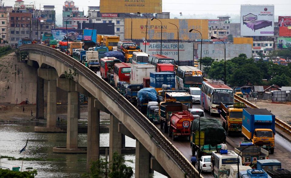 Schlechter als in Dhaka war nach Ansicht der Experten aber die Infrastruktur in keiner der 140 analysierten Städte. Die Hauptstadt Bangladeschs unterbot hier sogar das Schlusslicht der Rangliste deutlich. Nur 26,8 Punkte gab es für den Zustand von Straßen, Häusern oder Wasserversorgung. 55 Punkte für die Stabilität waren hingegen der zweitbeste Wert der unteren Top 10. Dhaka kam am Ende mit 33,5 Punkten auf Platz 137. Das war ein Rang besser als 2019.