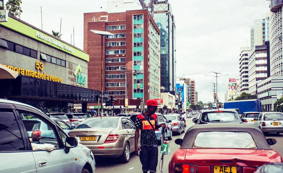 Harare verbesserte sich im EIU-Ranking minimal vom 134. auf den 133. Platz. Die Hauptstadt und größte Stadt Simbabwes erhielt gemeinsam mit Douala die niedrigste Punktzahl der am schlechtesten bewerteten Städte: 12,5 Punkte für die Gesundheitsversorgung. Ein relativ gutes Ergebnis gelang der Millionenmetropole beim Bildungswesen mit 58,3 Punkten.
