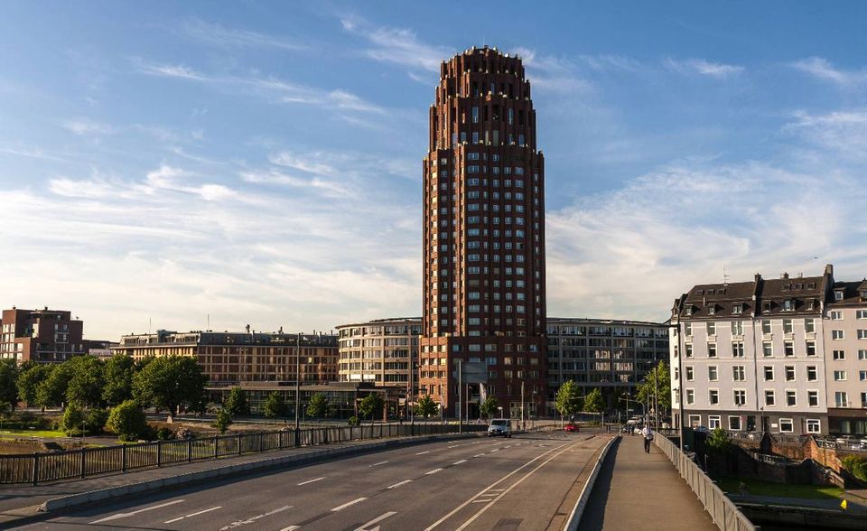 Frankfurt am Main kam immerhin noch auf Rang 39 und war damit unter den drei deutschen Verlierern die am höchsten platzierte Metropole. Das Finanzzentrum verlor aber 8,5 Indexpunkte oder 29 Plätze. Dieser Absturz konnte nur von einer Stadt überboten werden.